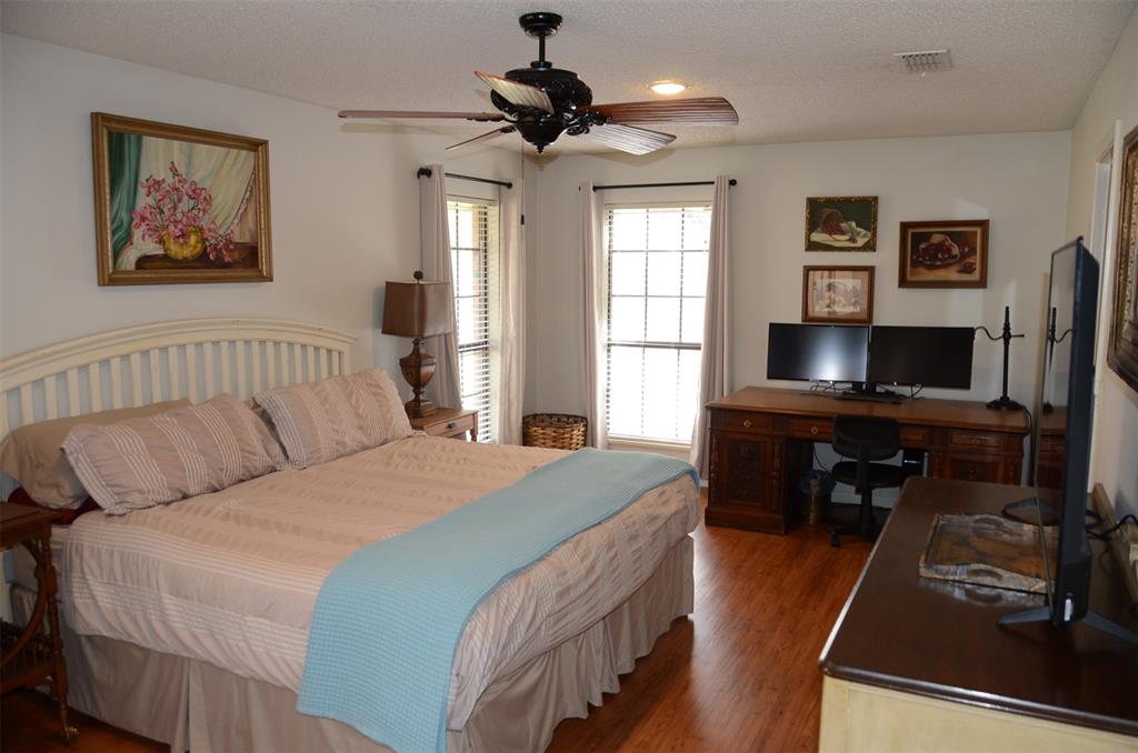 8 W Tanglewood Drive, Uvalde, Texas image 13