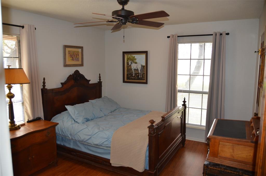 8 W Tanglewood Drive, Uvalde, Texas image 24