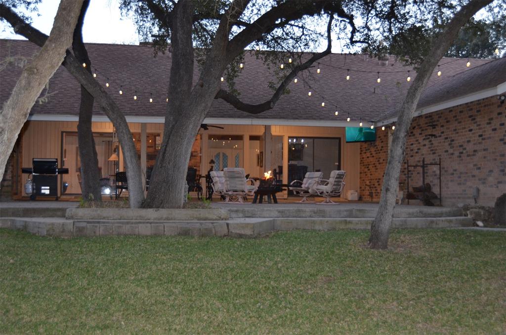 8 W Tanglewood Drive, Uvalde, Texas image 36