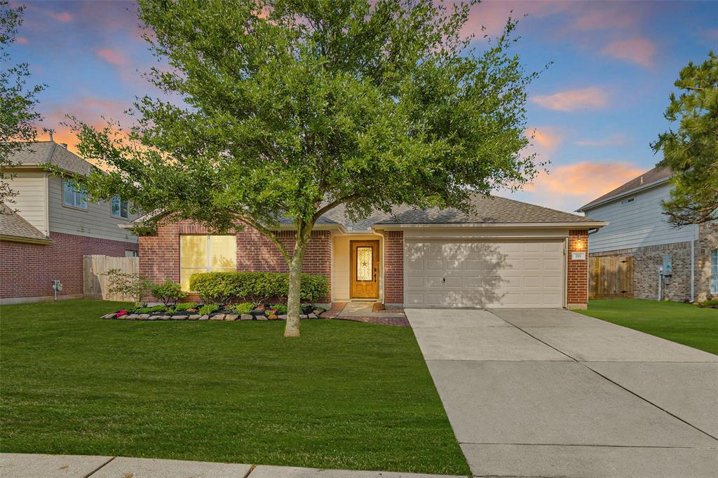 201 Cedar Lake Drive, League City, Texas image 1