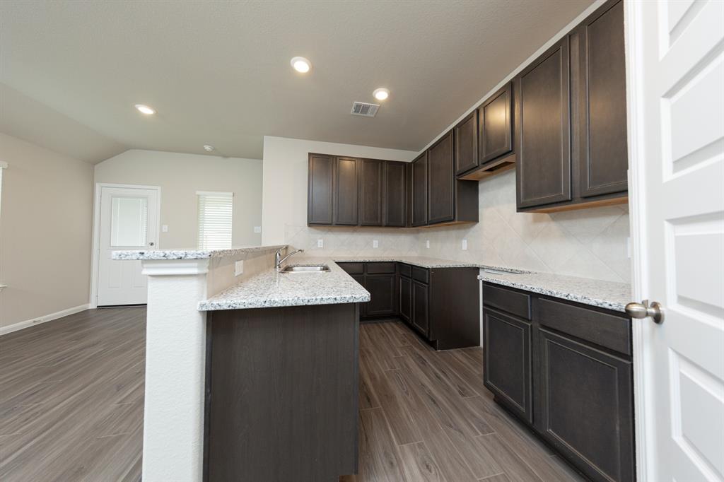 5130 Shelby Katherine Drive, Rosharon, Texas image 7