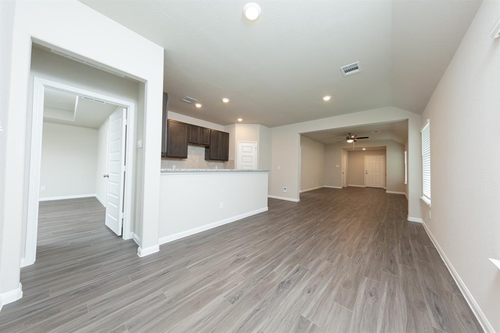 5130 Shelby Katherine Drive, Rosharon, Texas image 8