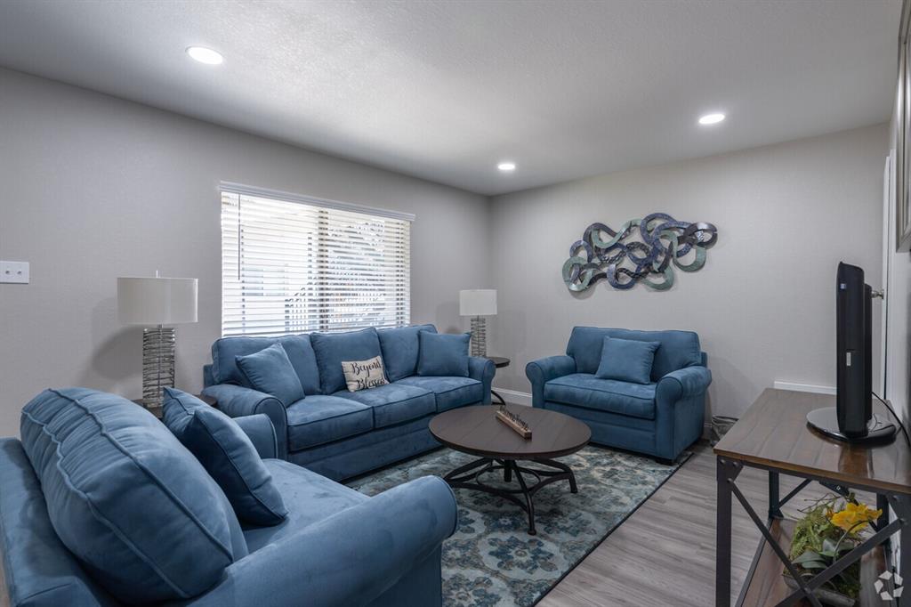 1600 Avenue M 203