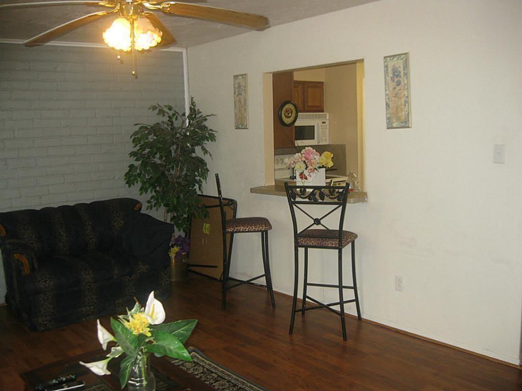 6845 Chasewood Drive, Missouri City, Texas image 6
