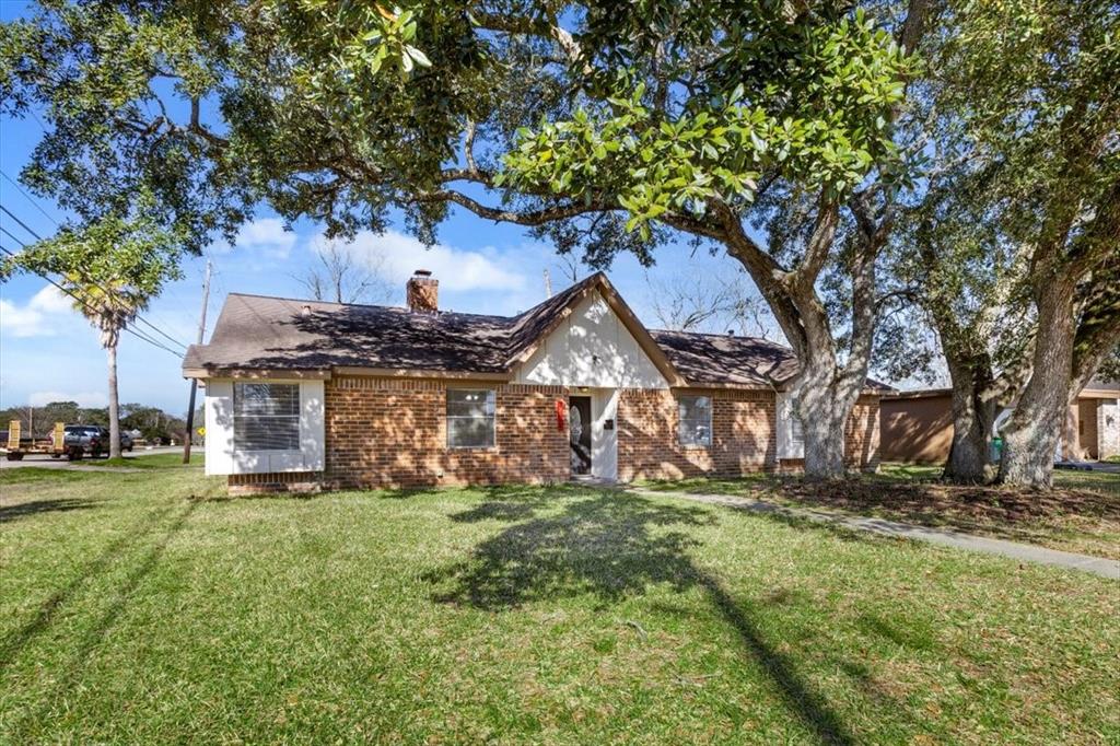 1426 Brookwood Court, Seabrook, Texas image 6