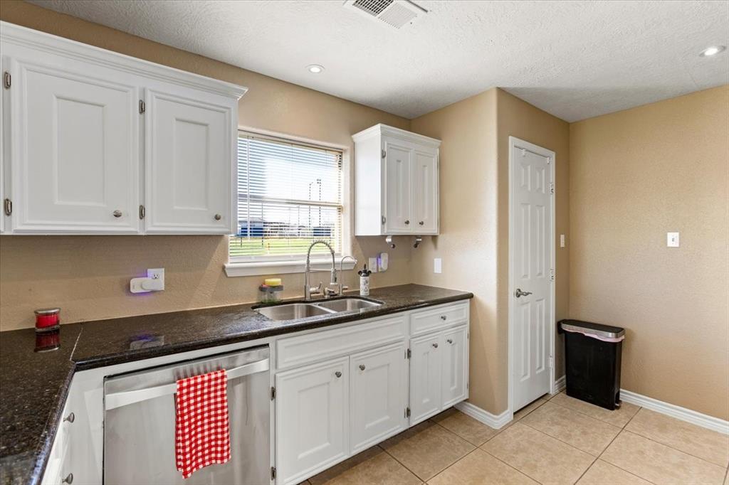 1426 Brookwood Court, Seabrook, Texas image 14