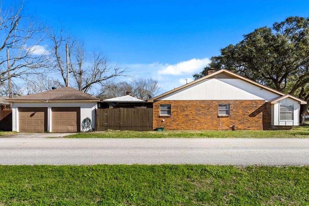 1426 Brookwood Court, Seabrook, Texas image 5