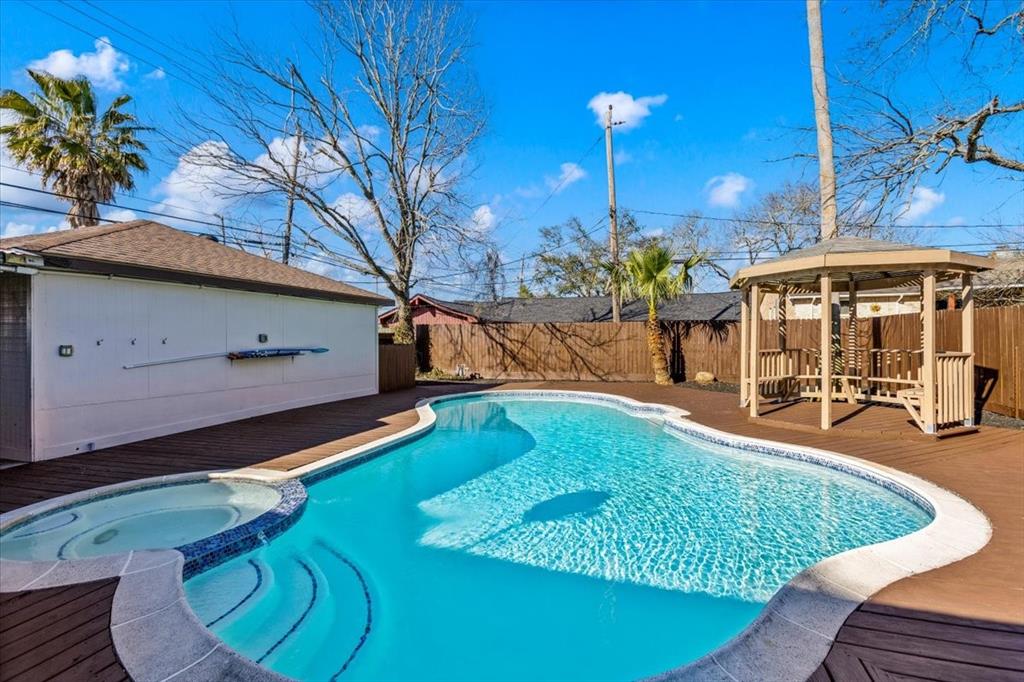 1426 Brookwood Court, Seabrook, Texas image 1