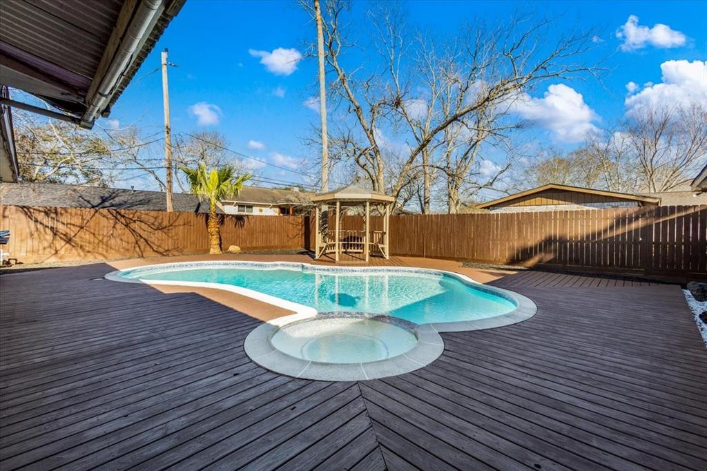 1426 Brookwood Court, Seabrook, Texas image 32