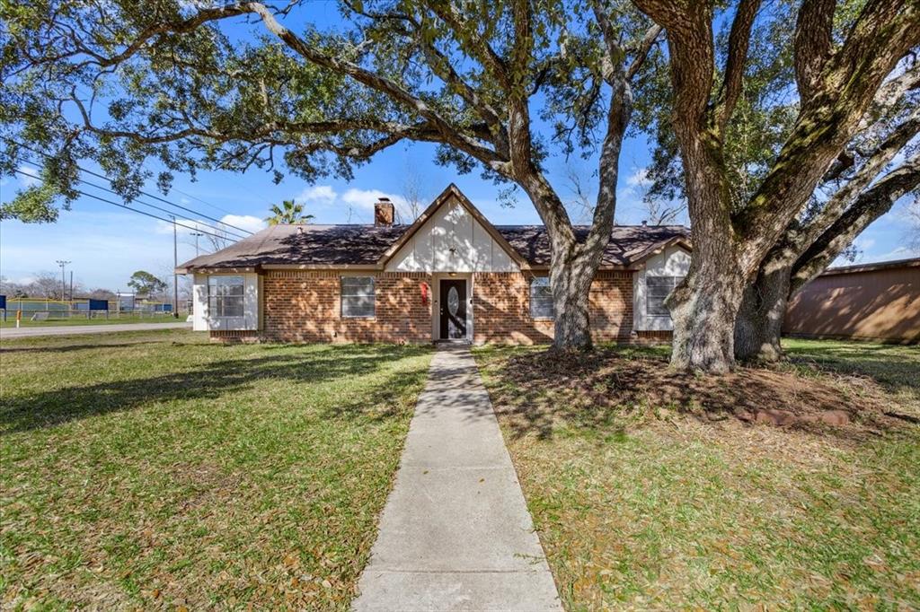 1426 Brookwood Court, Seabrook, Texas image 4
