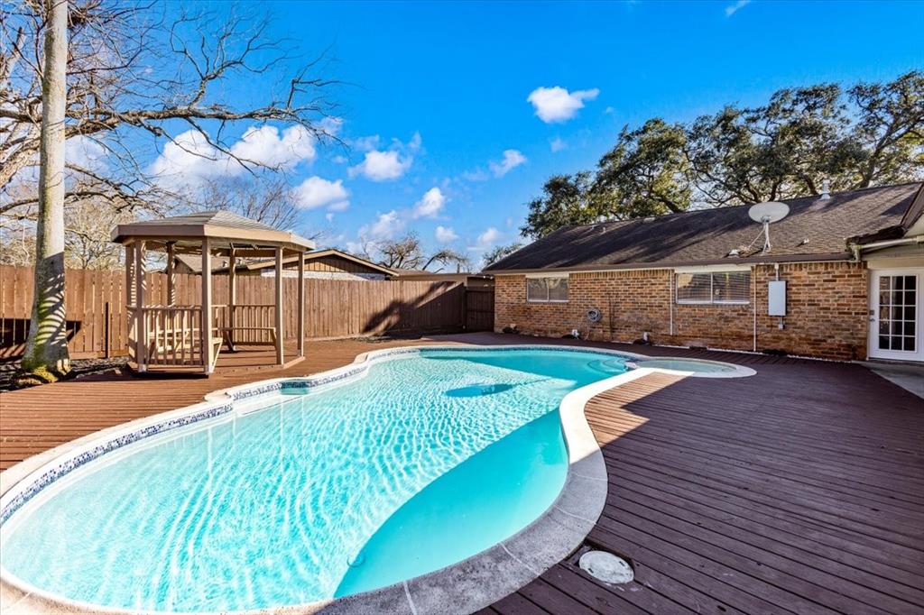 1426 Brookwood Court, Seabrook, Texas image 33