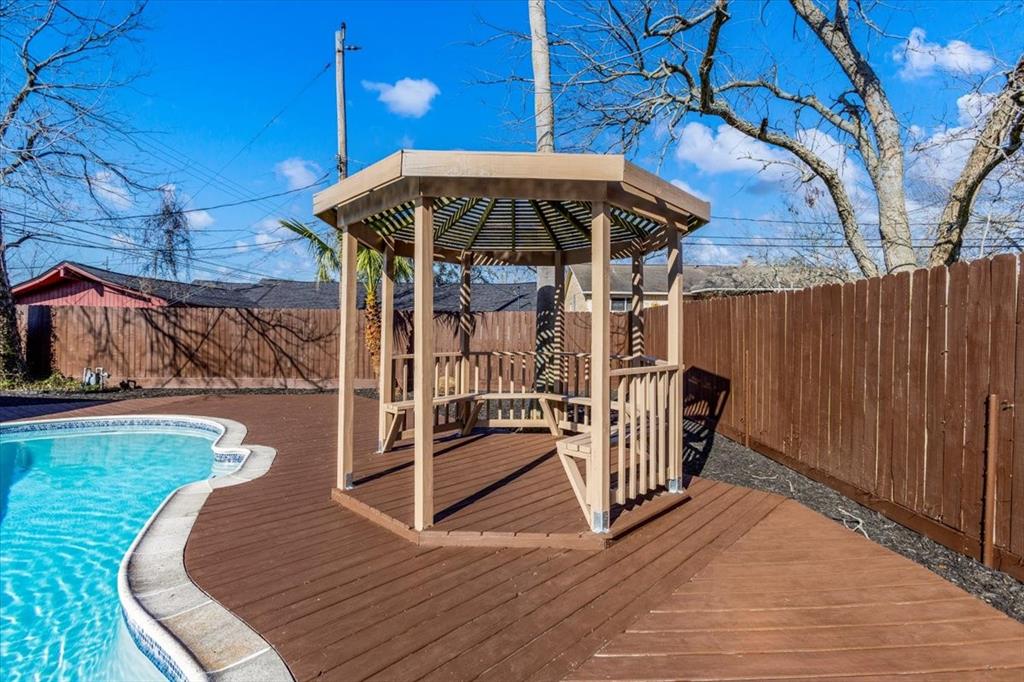 1426 Brookwood Court, Seabrook, Texas image 34