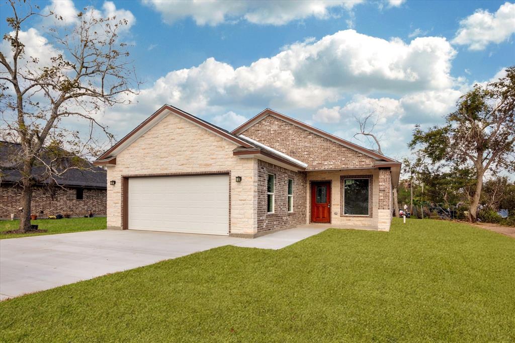 409 E Travis, Brazoria, Texas image 5