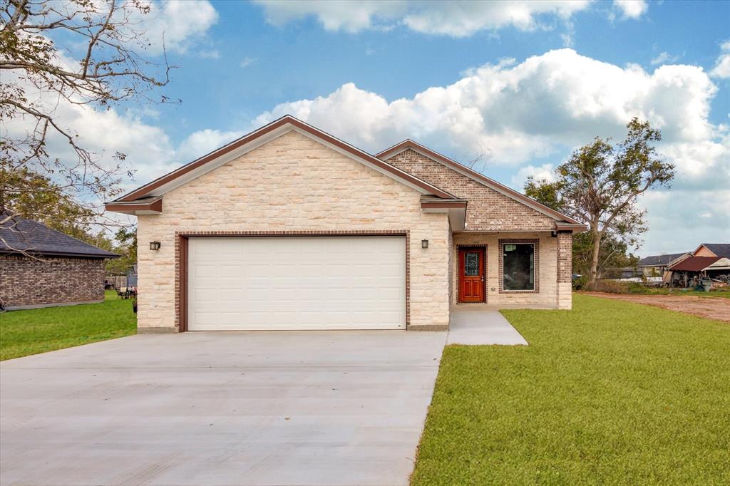 409 E Travis, Brazoria, Texas image 3