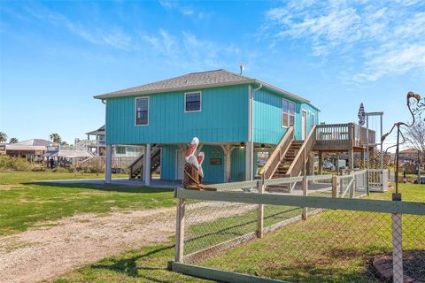 Single Family Residence in Crystal Beach TX 1106 Helen Dowdy 1.jpg