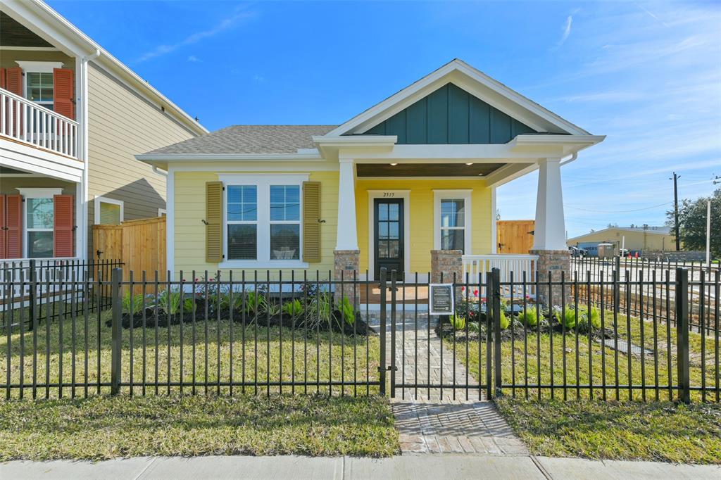 2515 S Houston Avenue, Pearland, Texas image 1