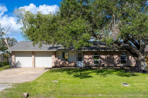 A home in Angleton