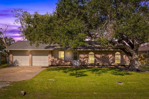 A home in Angleton