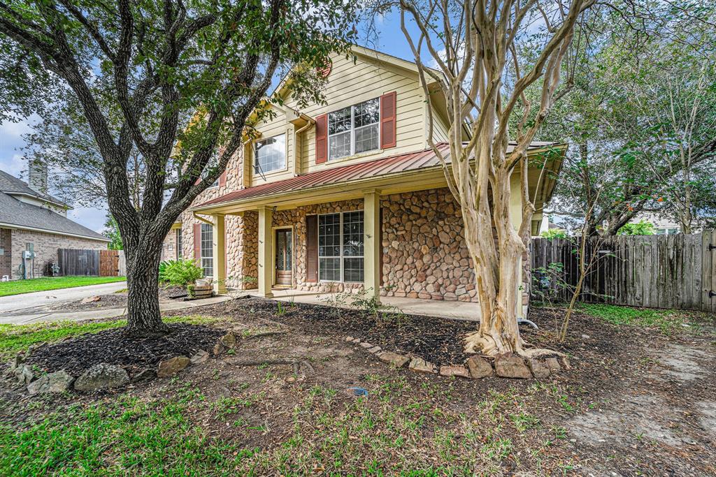 2370 Autumn Mist Court, League City, Texas image 3