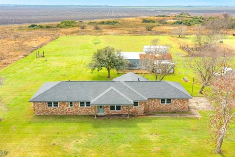18035 Highway 111 Louise TX 77455