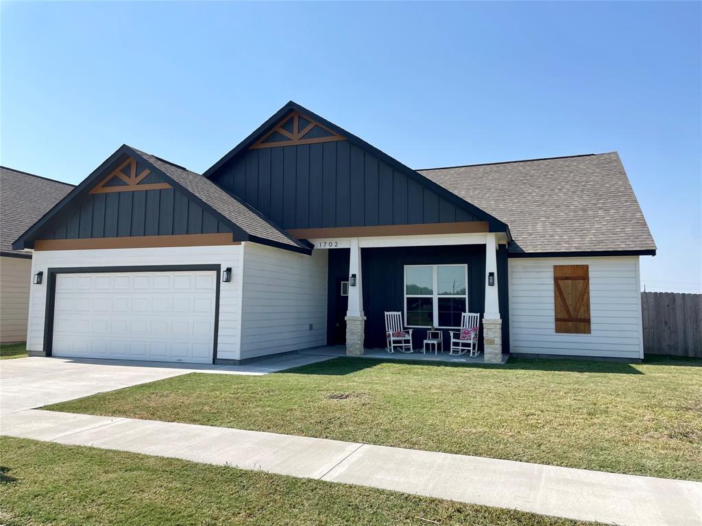 1702 Lantana Lane, El Campo, Texas image 2
