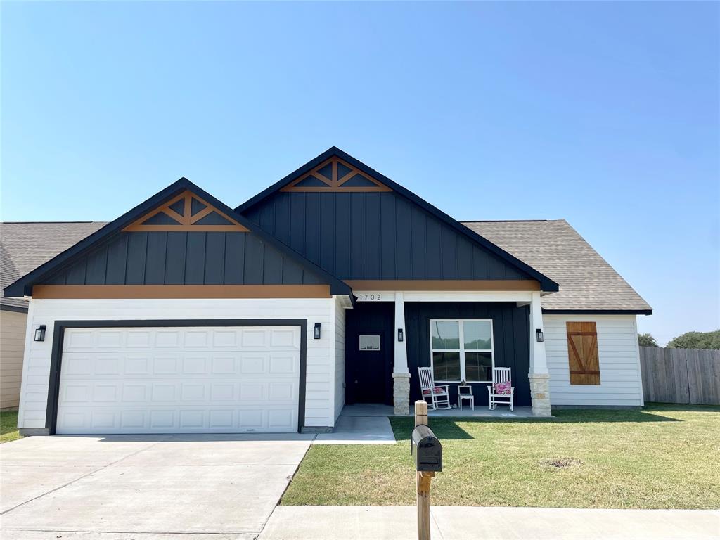 1702 Lantana Lane, El Campo, Texas image 1
