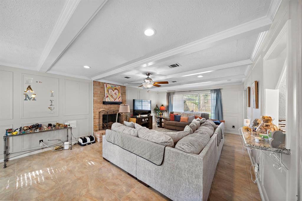 19719 Sweet Forest Lane, Humble, Texas image 2