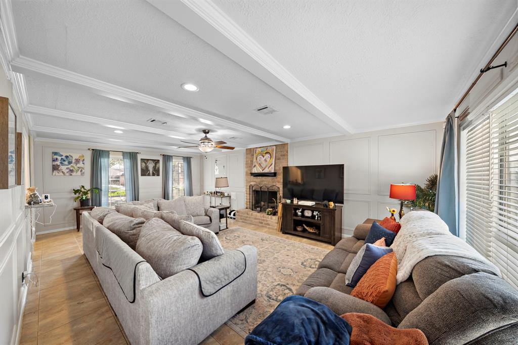 19719 Sweet Forest Lane, Humble, Texas image 3