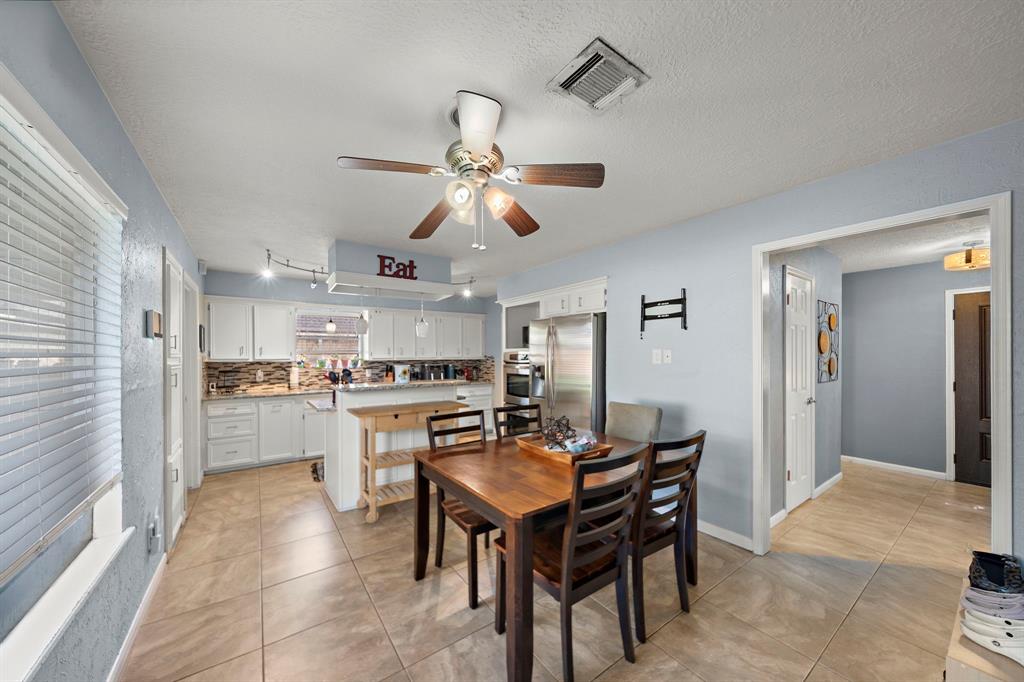 19719 Sweet Forest Lane, Humble, Texas image 6
