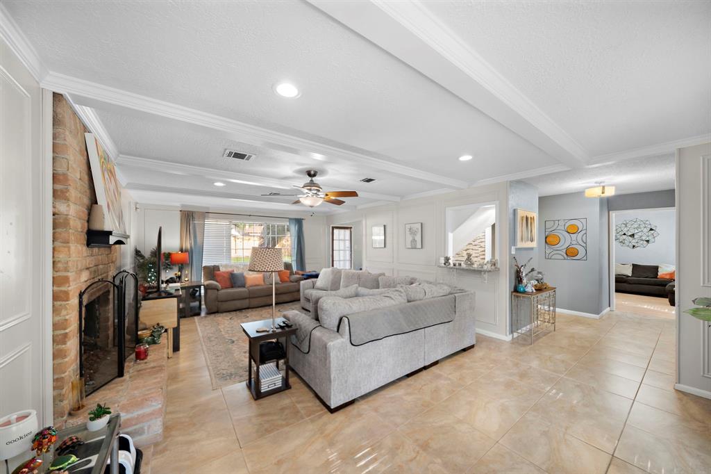 19719 Sweet Forest Lane, Humble, Texas image 4