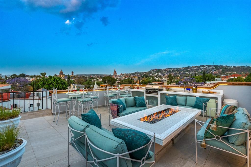 37750, Mexico, 4 Bedrooms Bedrooms, ,6 BathroomsBathrooms,Residential,Active,167040