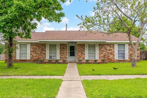 Single Family Residence in Houston TX 8503 Braes River Drive.jpg