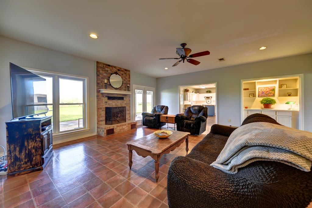 2537 Mill Creek Road, Bellville, Texas image 3