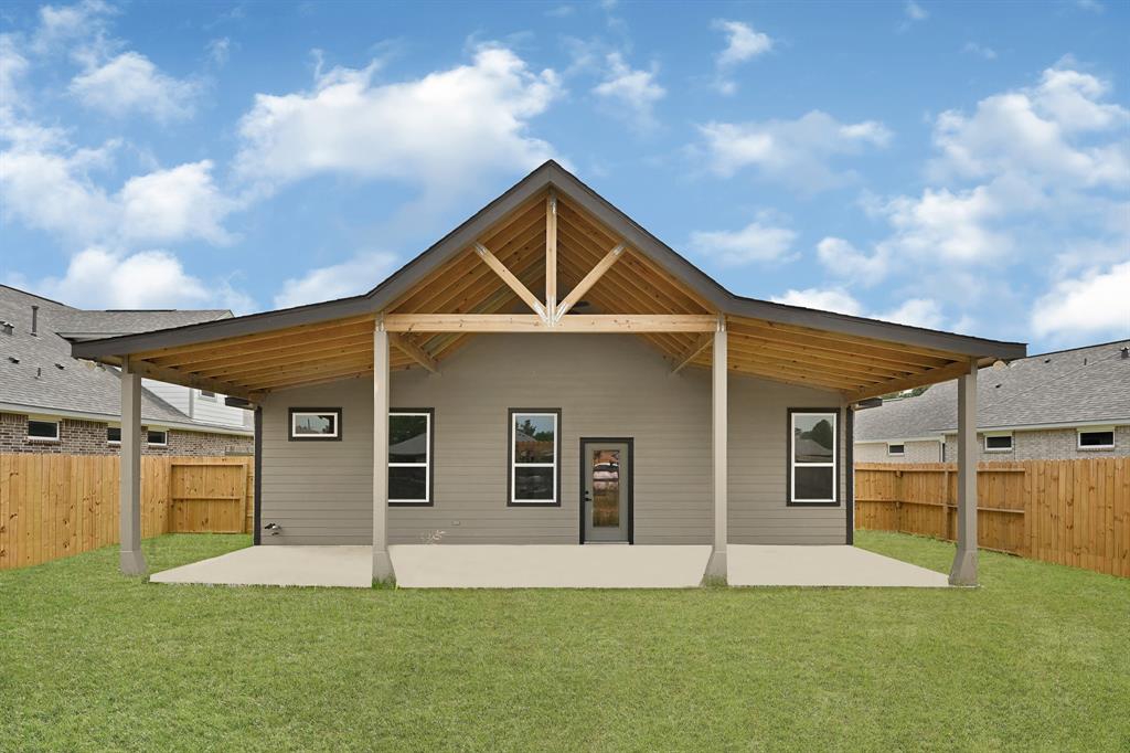 114 Little Spring Court, Anahuac, Texas image 24