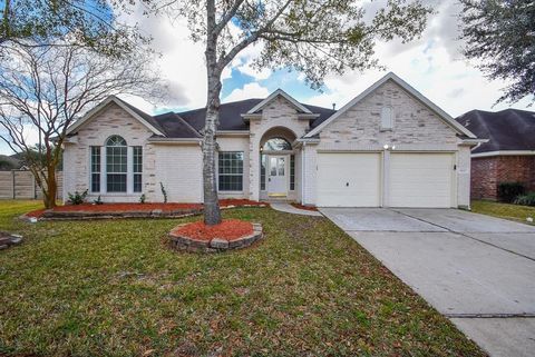 Single Family Residence in Pearland TX 8122 Dune Brook Drive.jpg