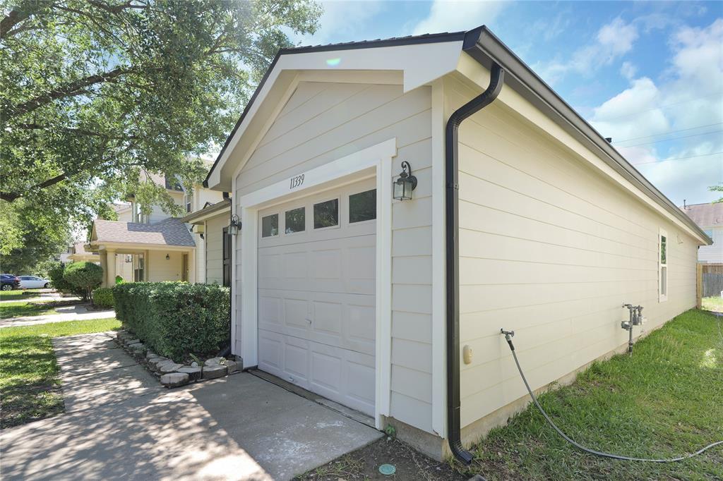 11339 Log Cabin Lane, Tomball, Texas image 3