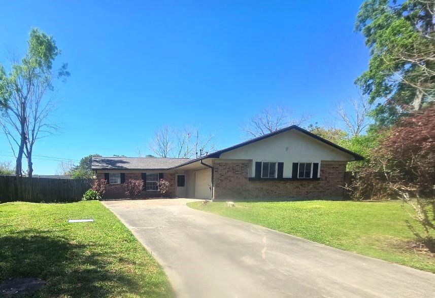 114 Lottie Lane, Friendswood, Texas image 1