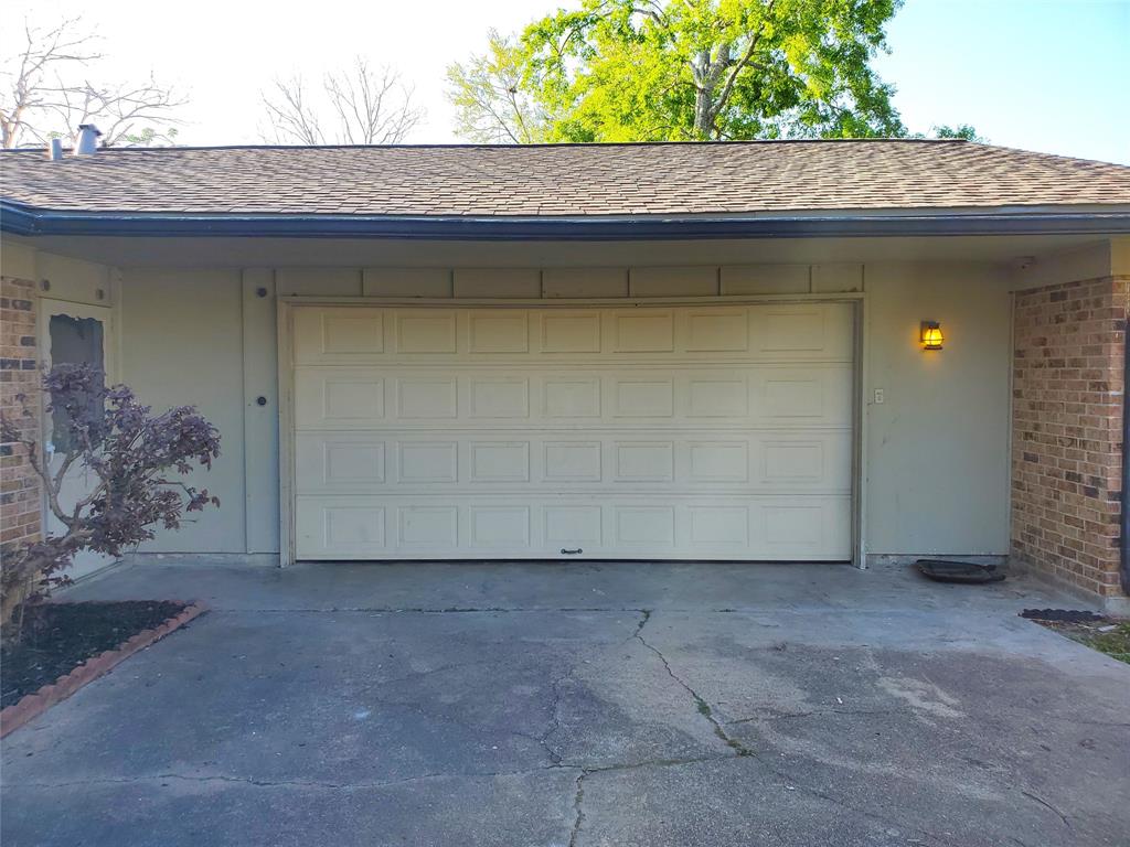 114 Lottie Lane, Friendswood, Texas image 2