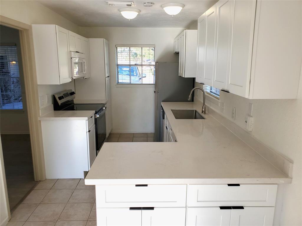 114 Lottie Lane, Friendswood, Texas image 3
