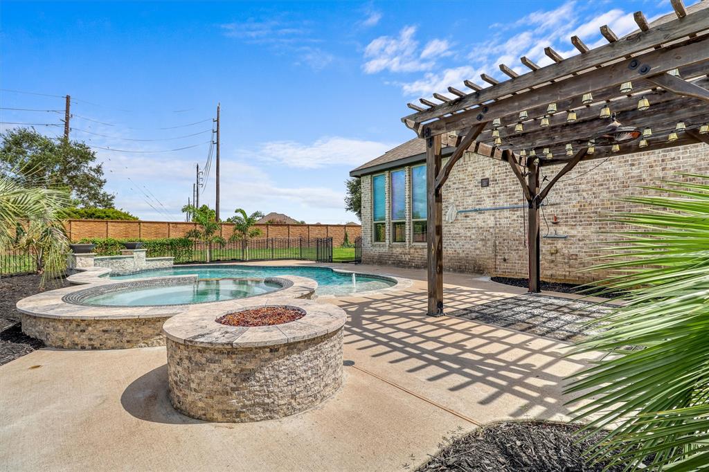 10002 Galileo Lane, Rosharon, Texas image 37