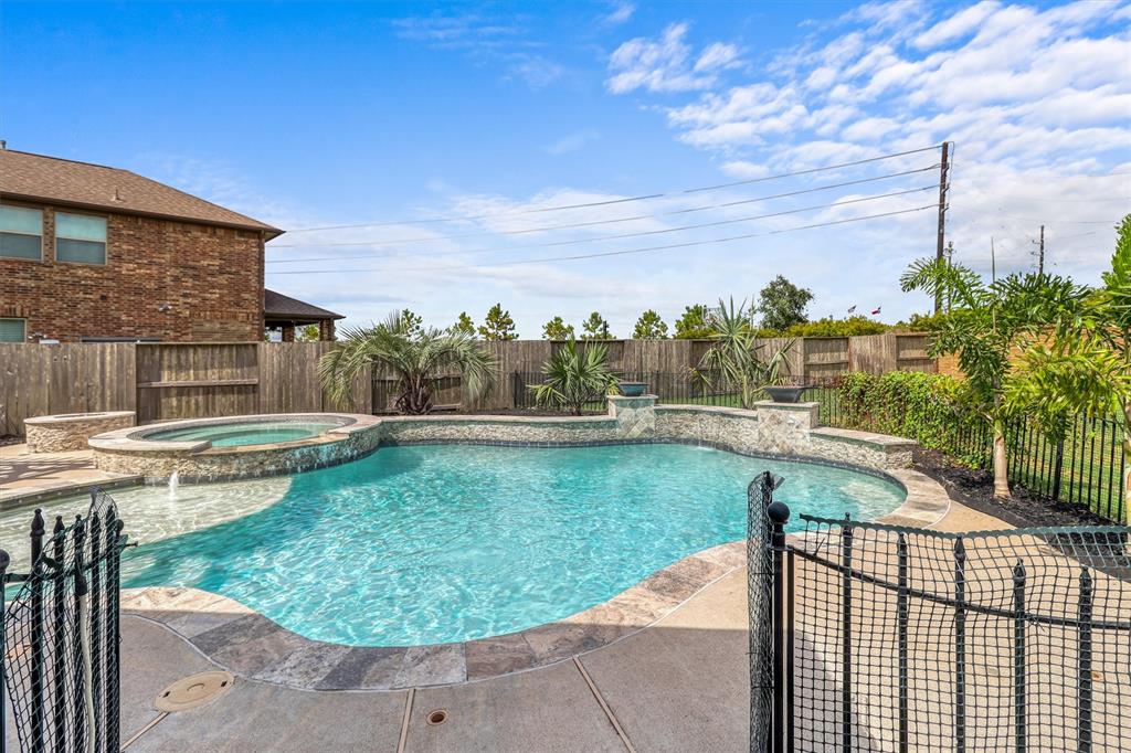 10002 Galileo Lane, Rosharon, Texas image 36