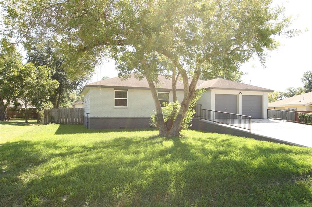 4906 30th Street, Dickinson, Texas image 2