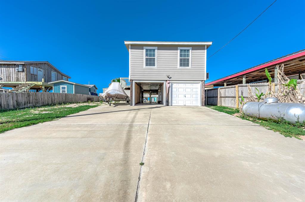 1092 County Road 209, Sargent, Texas image 2