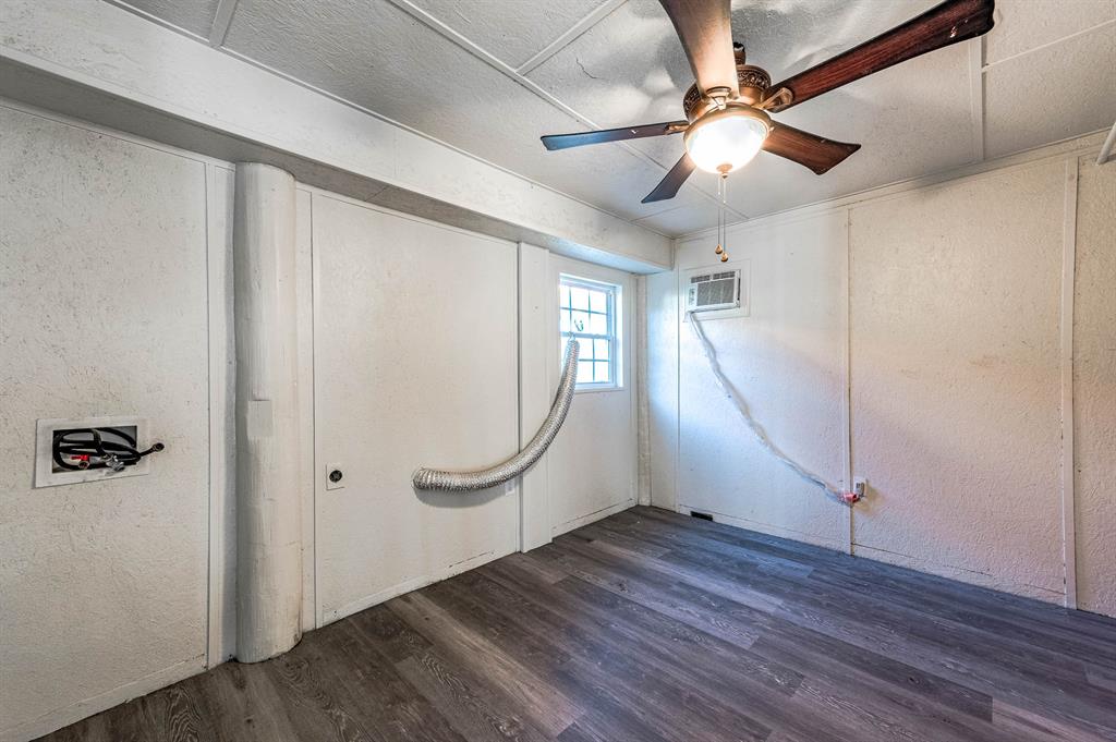 1092 County Road 209, Sargent, Texas image 17
