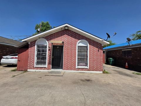 Photo of 2415 W Little York Road #D, Houston, TX 77091 (MLS # 39763957) Photo of 2415 W Little York Road #D, Houston, TX 77091 (MLS # 39763957)