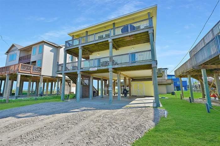 111 Yucca Avenue, Surfside Beach, Texas image 2