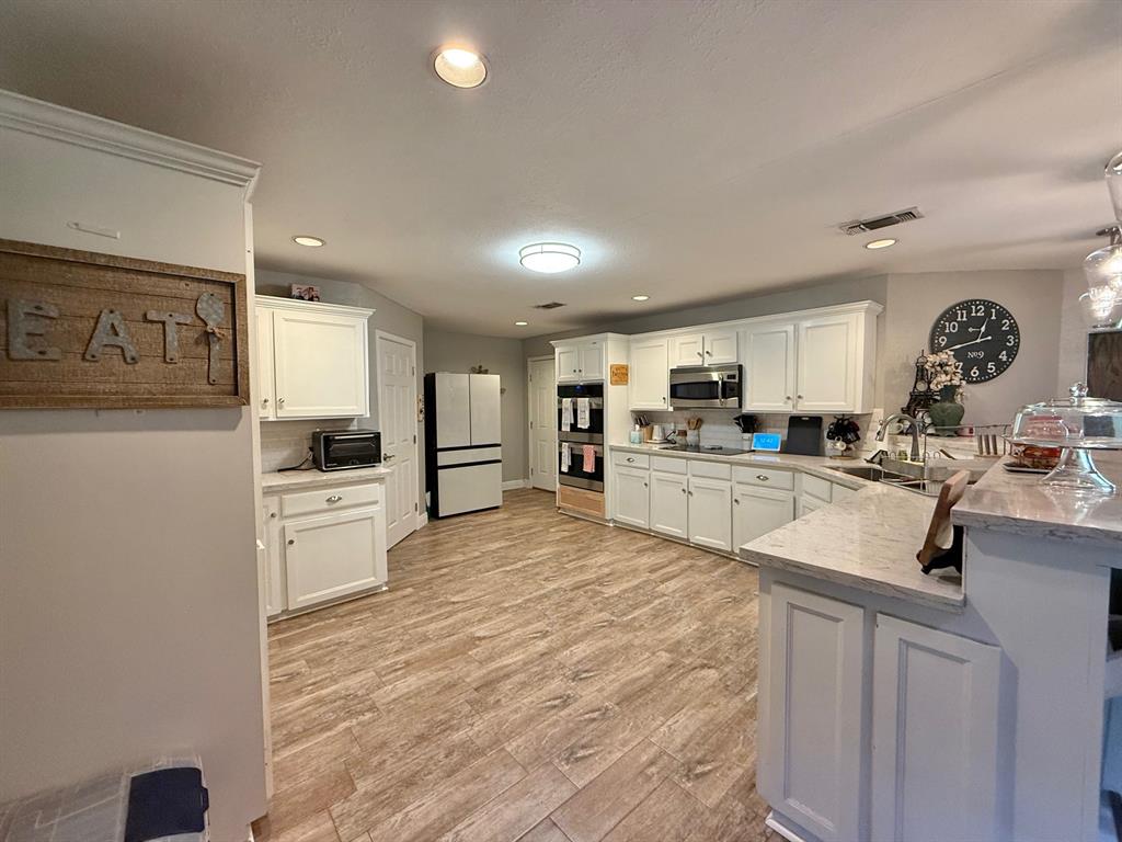 8417 Shakespeare Drive, Orange, Texas image 7