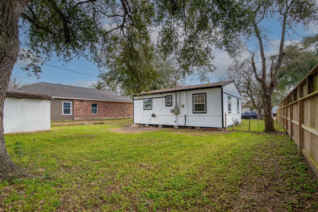 1109 11th Street, Texas City, Texas image 17