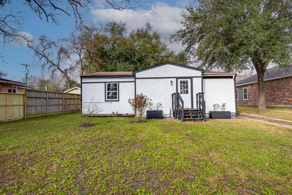 1109 11th Street, Texas City, Texas image 4
