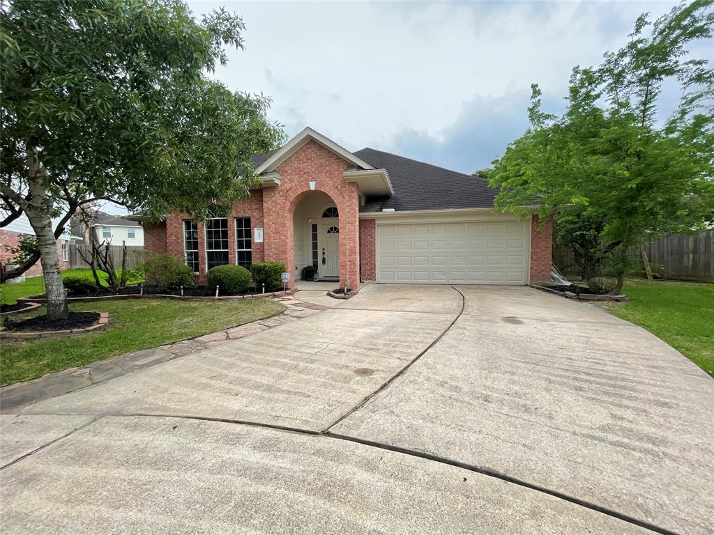 1907 Vineyard Hill Court, Pearland, Texas image 2